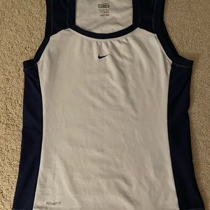 Vintage Nike DryFit with embroidered logo in the centre